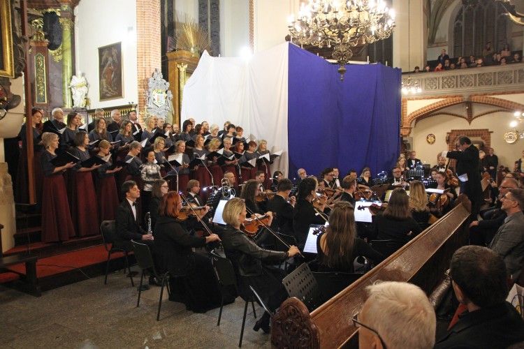 Koncert jubileuszowy na 70- lecie Chru Madryga fotogaleria