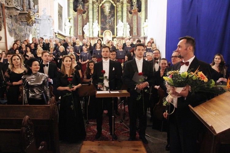 Koncert jubileuszowy na 70- lecie Chru Madryga fotogaleria