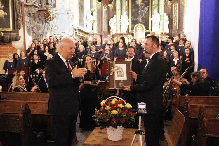 Koncert jubileuszowy na 70- lecie Chru Madryga fotogaleria