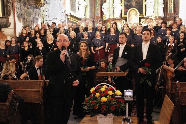 Koncert jubileuszowy na 70- lecie Chru Madryga fotogaleria